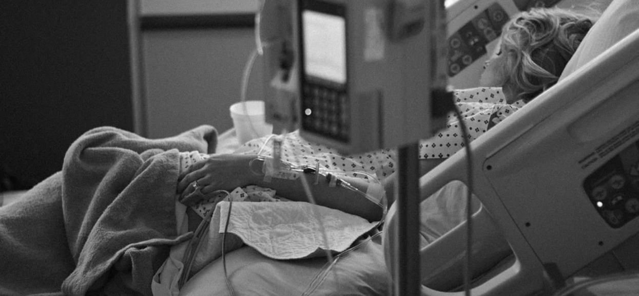 Młoda mama myślała, że cierpi na hemoroidy. Kiedy w końcu poszła do lekarza, usłyszała porażającą diagnozę