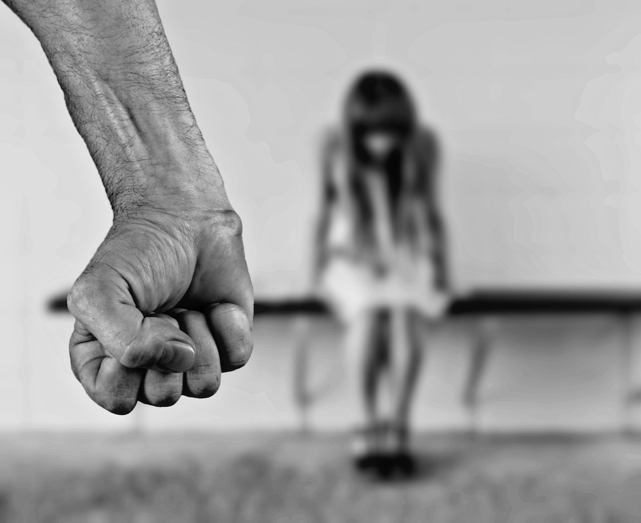 Przez 31 lat więził ją i wykorzystywał w okropny sposób. Dramat dział się za zamkniętymi drzwiami, tylko dla osób o nerwach ze stali