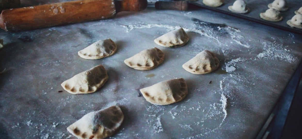 Pierogi z truskawkami i jagodami są przeszłością, teraz furorę robi farsz pomarańczowy. Zniewalający smak
