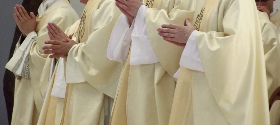 Czy księża powinni jawnie rozliczać się z pieniędzy zebranych na tacę?
