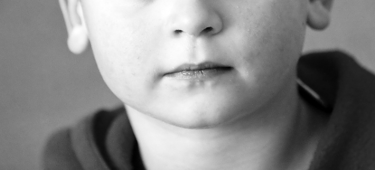 Jak można wyrządzić tak wielką krzywdę własnemu dziecku? Ojciec "odsprzedawał" 3-latka dla niecnych celów
