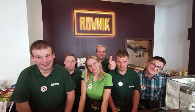 "Ludzie nie chcą przychodzić, bo mamy Downa". Nierówna walka Cafe Równik z dyskryminacją