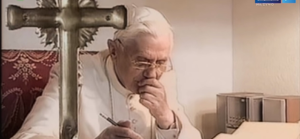 Media obiegły smutne doniesienia o Benedykcie XVI, potem zapadła przeszywająca cisza. Co się dzieje z papieżem emerytem?