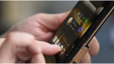 Polacy masowo otrzymują sms-y o dziwnej, niepokojącej treści. Lepiej wiedzieć, co może oznaczać