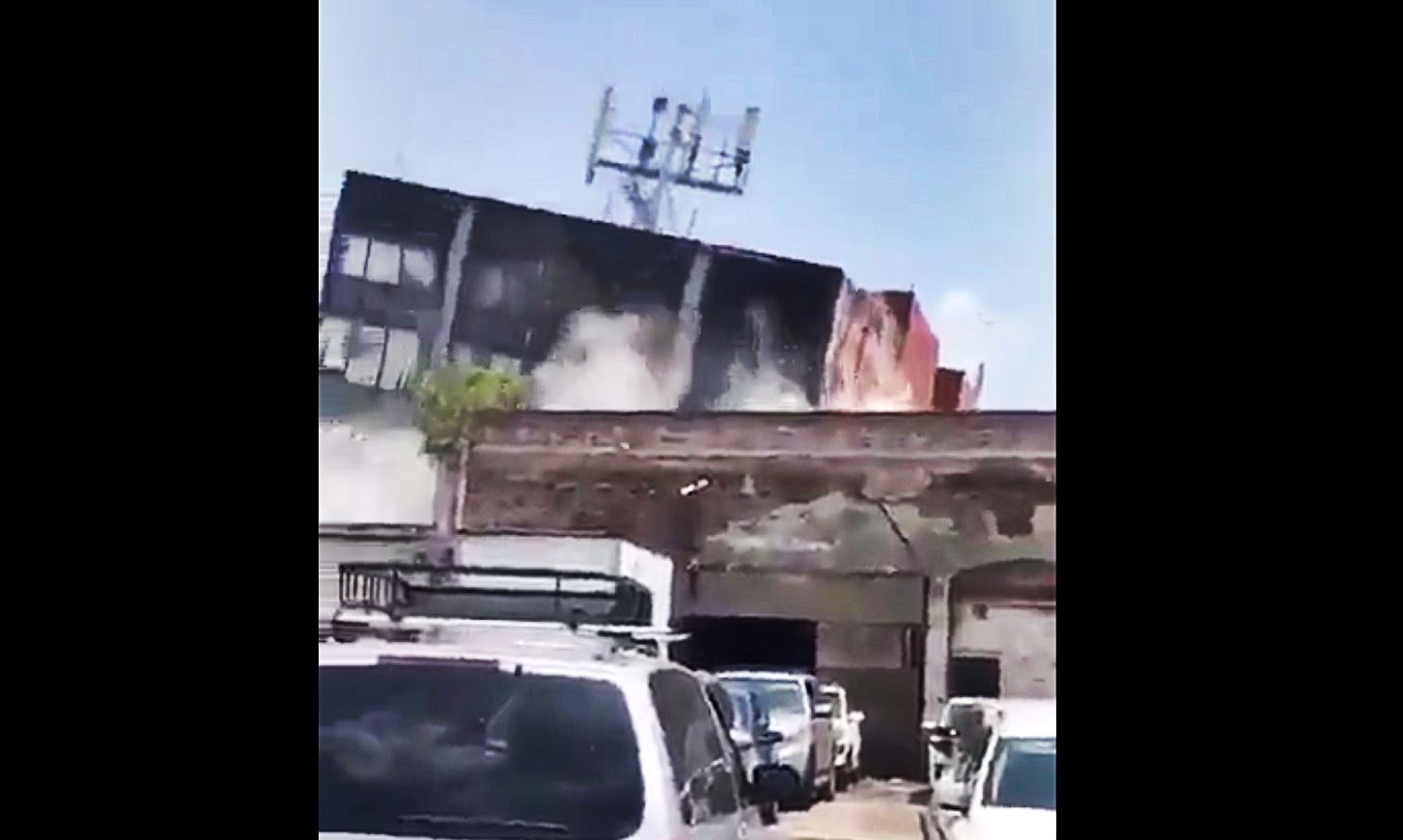 Tragedia w Meksyku. Przerażeni ludzie, potworne zniszczenia, zawalone budynki (video)