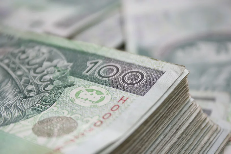 Nie tylko trzynastki, seniorzy dostaną też czternastą emeryturę. Jednak jest podstępny haczyk, Polacy będą wściekli