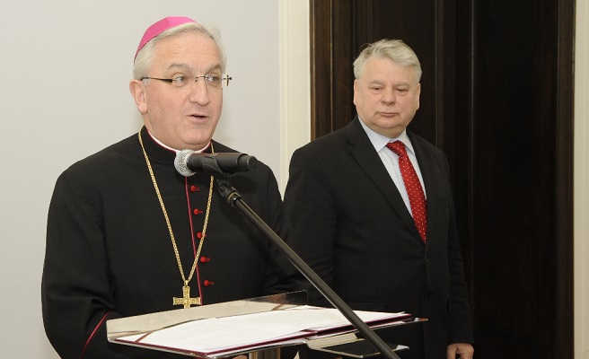 Marszałek Senatu: Państwo ma słuchać obywateli, nie Kościoła