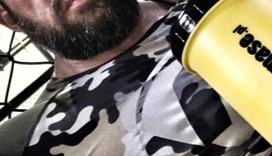 Gwiazdor Vegi będzie bił się w klatkach. Zawalczy z Popkiem?