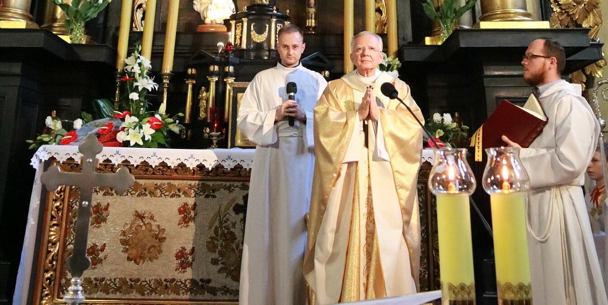 Kościół podjął decyzję o uczestnictwie w mszach świętych. Dyspensę dostali tylko nieliczni