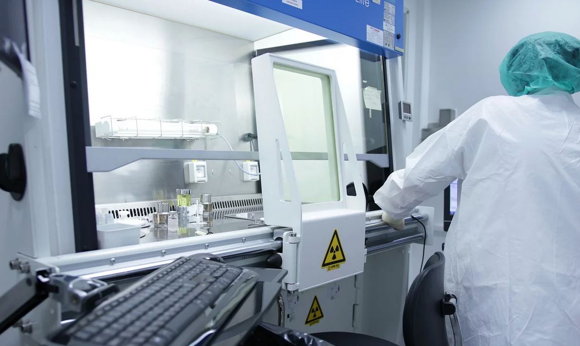 Fani zdruzgotani wiadomością uwielbianej modelki. Ma niepokojące dane, ale nie może zrobić testu na koronawirusa, powód poraża