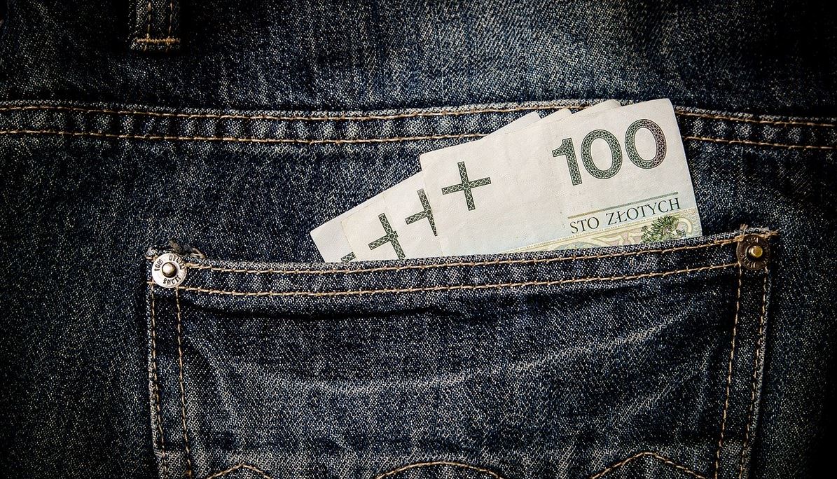 Znalazł na ulicy 44 tys. złotych, teraz mówi o nim cały świat. Zrobił coś, co nie mieści się w głowie