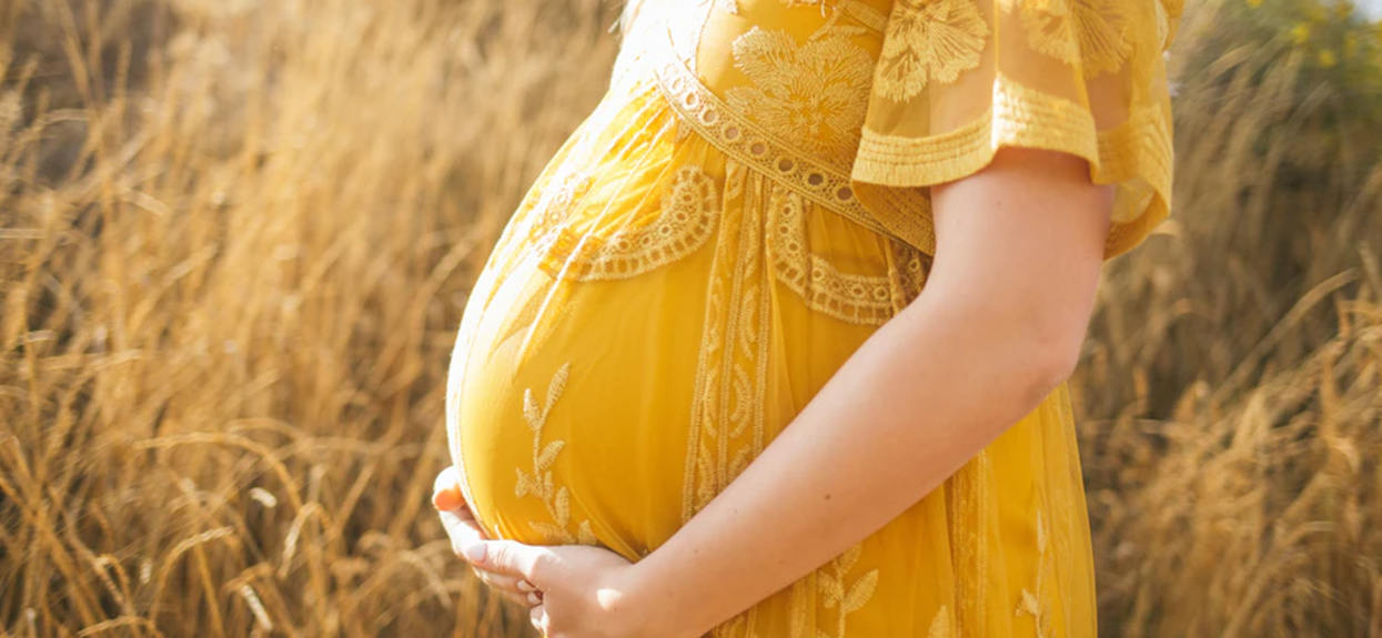 Czy ciężarna mama przekazuje koronawirusa swojemu dziecku? Chińscy naukowcy znaleźli odpowiedź