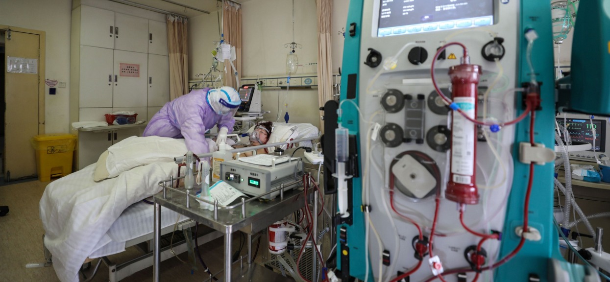Najnowszy raport ministerstwa zdrowia. 833 hospitalizowanych, ponad 35 tys. objętych nadzorem