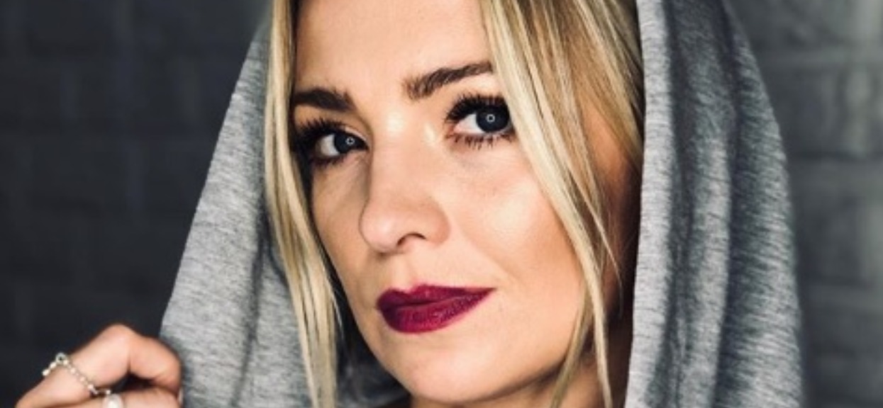 Pies nie chciał się przesunąć kiedy mężczyzna sprzątał. Niesamowite, jak go potraktował, wszystko się nagrało