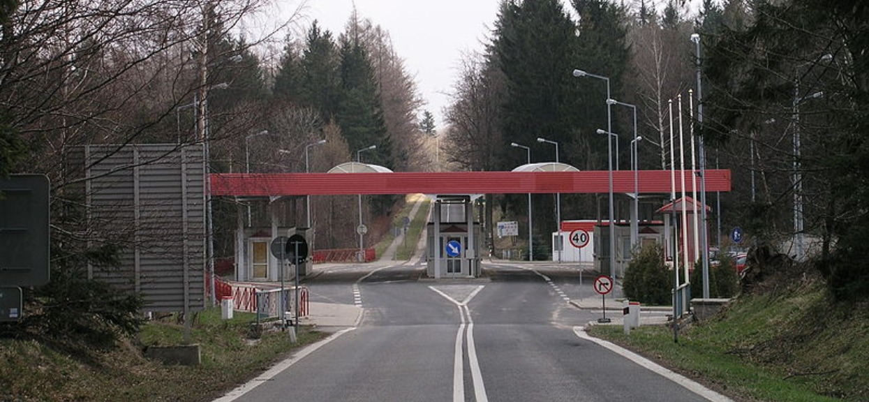 Granice zamkną na kilka lat? Sztab Kryzysowy zrobi wszystko, by powstrzymać koronawirusa w Czechach