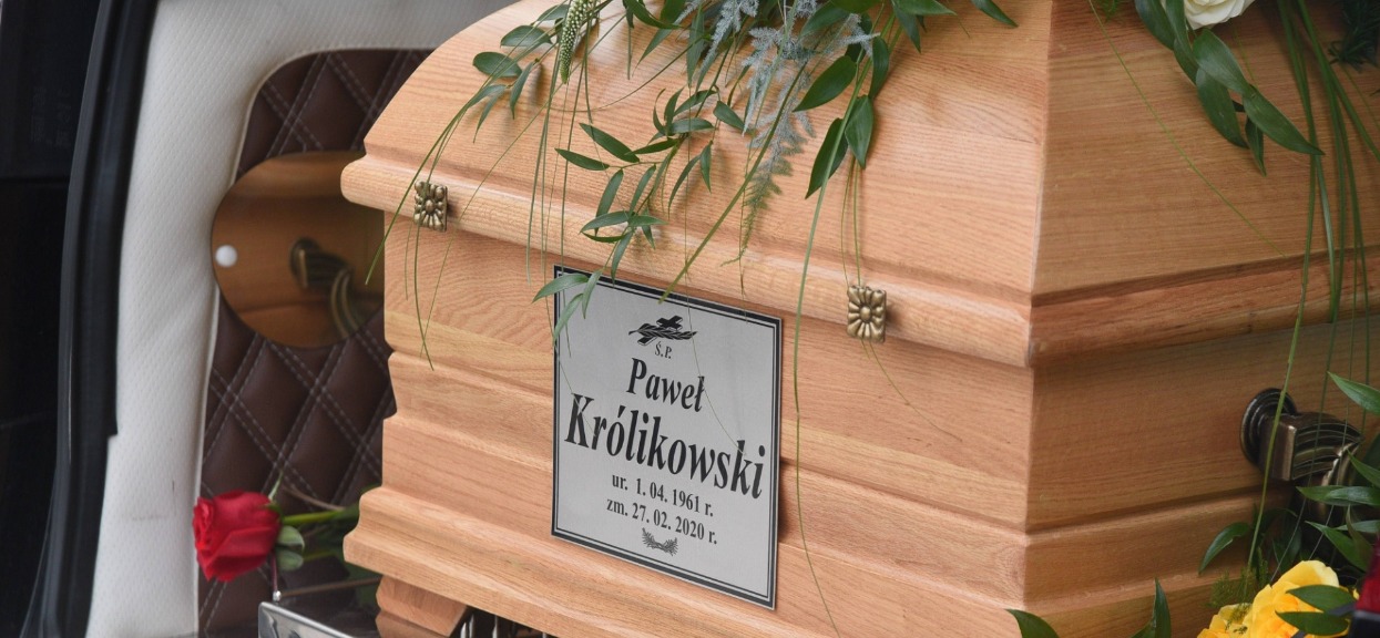 Każda pomoc jest na wagę złota. Mężczyzna ze zdjęcia okropnie skrzywdził staruszkę