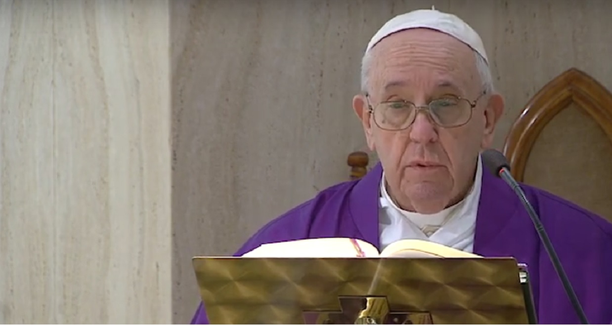 Papież Franciszek przebywał blisko zakażonej osoby. Właśnie podano wyniki jego testu na koronawirusa