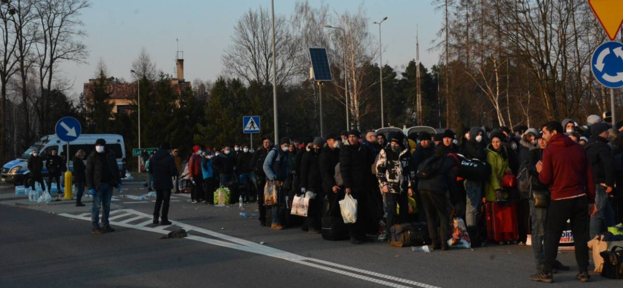 Tłumy na polskiej granicy. Złamanie wszelkich zasad ostrożności