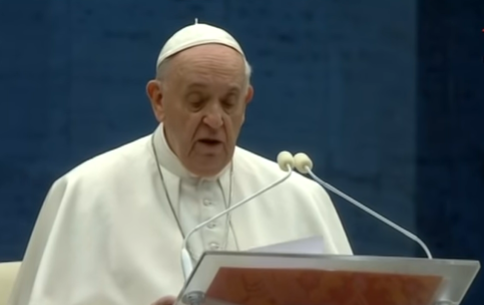 Ważny apel papieża Franciszka. Po tych słowach wstał i wykonał jeden gest