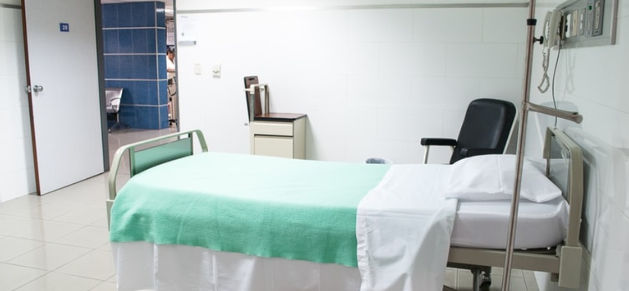 Zmarły trzy osoby, których objawy sugerowały COVID-19. Szpital zamknął najważniejszy oddział