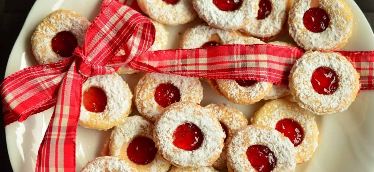 Podzieliła się przepisem swojej babci na idealne ciasteczka. Wyglądają przeuroczo, a smakują jeszcze lepiej, niebo w gębie
