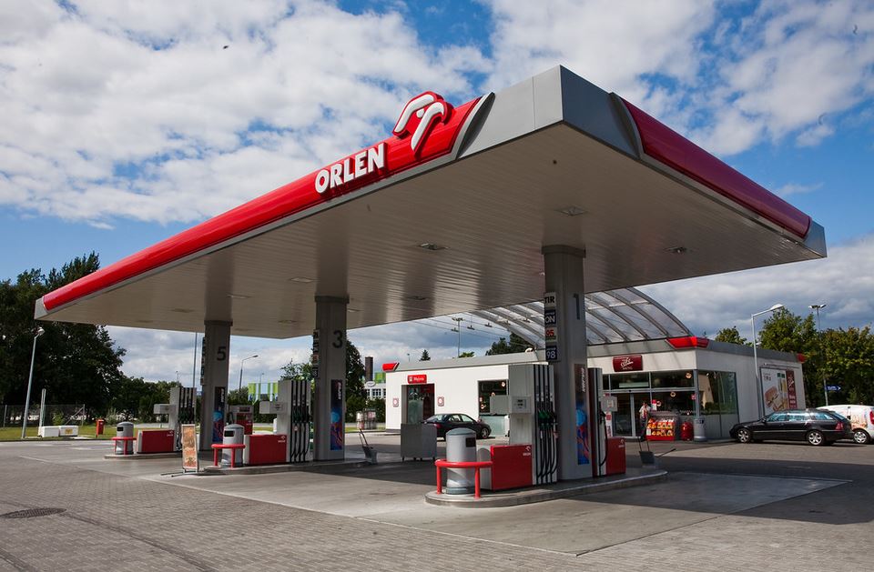 Orlen wstrzymuje dostawy płynu do dezynfekcji. Supermarkety złamały warunki umowy