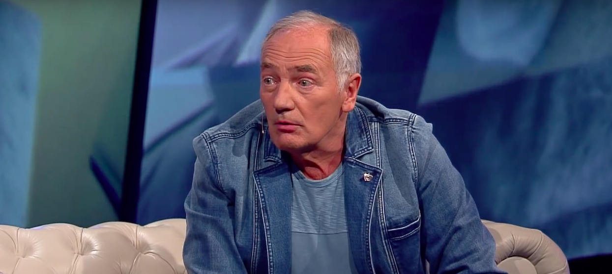 Karol Strasburger ujawnił, co robi w nocy podczas kwarantanny. Młoda żona ma powody do dumy
