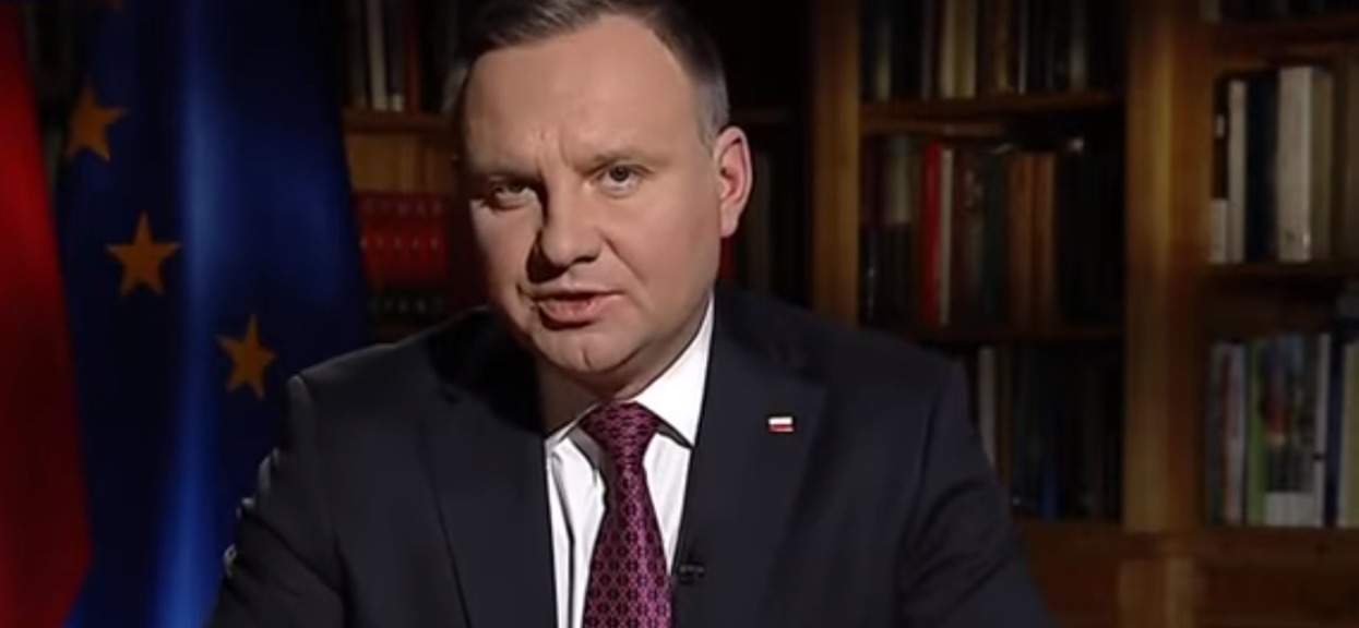 Duda zdradził nieznane fakty na temat katastrofy smoleńskiej. Nad trumną Kaczyńskiej doszło do niebywałej sytuacji