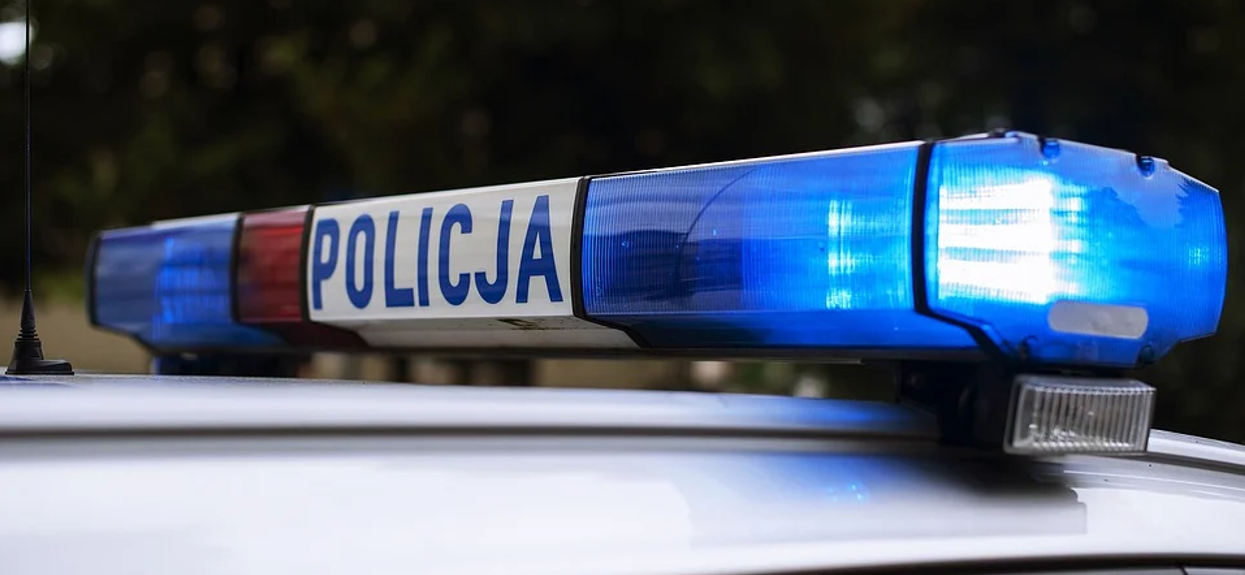 Wnuk powiedział, że babcia poszła do piwnicy. Prawda okazała się jednak o wiele gorsza, policja natychmiast musiała reagować