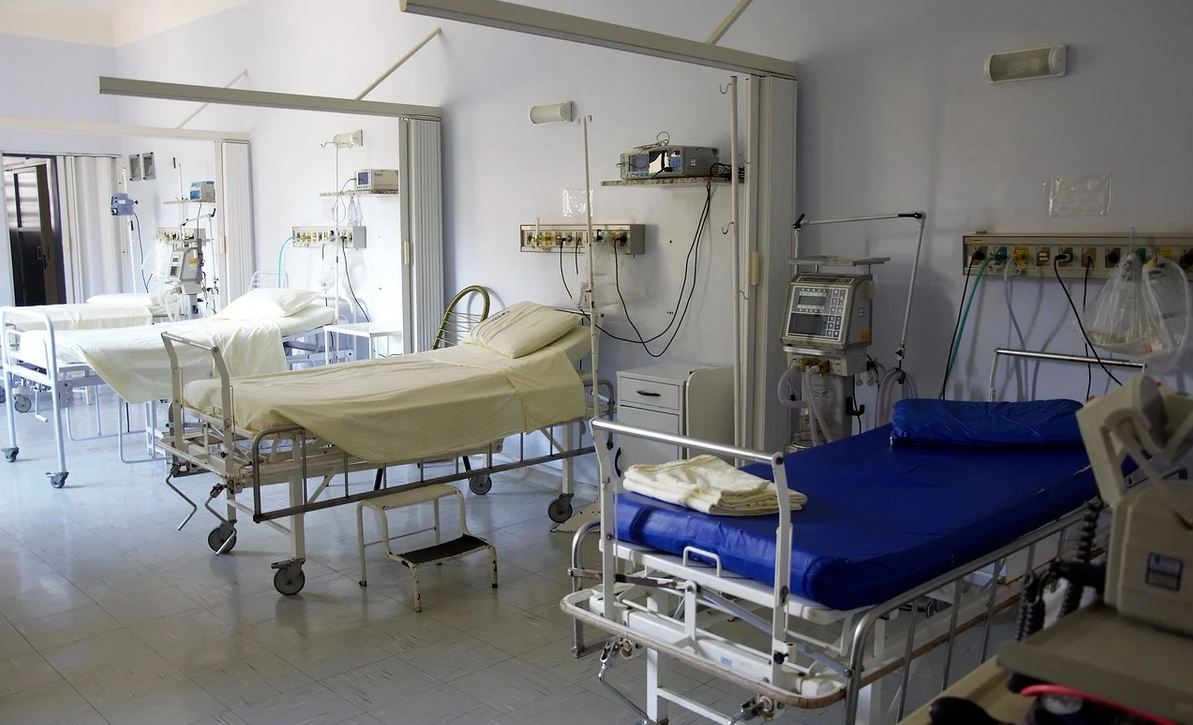 Wypisali ją ze szpitala i kazali czekać na wynik testów. Zmarła