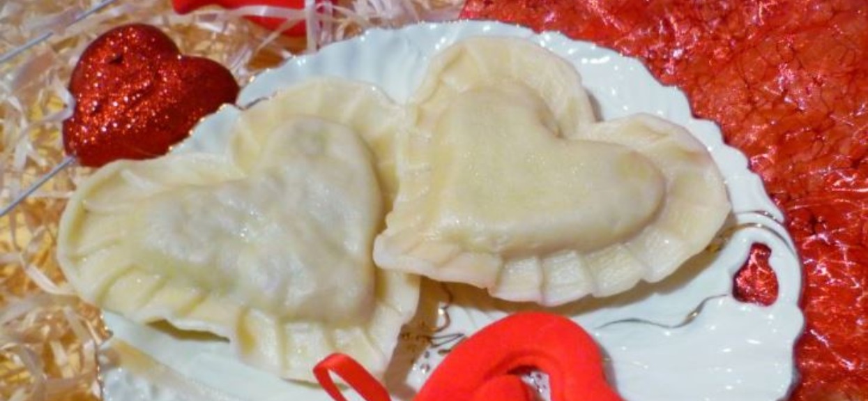 Pierogi wielkanocne są prawdziwym hitem, wszyscy za nimi szaleją. Bajecznie prosty przepis na nowe świąteczne danie