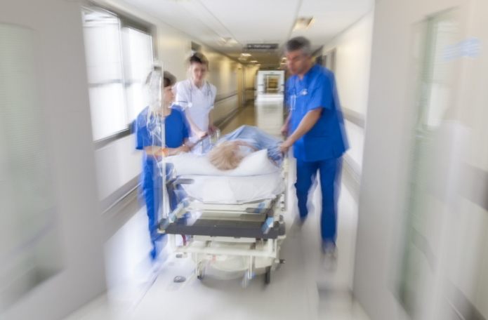 Koronawirus wywołuje w płucach burzę cytokinową. Przez nią chorzy umierają, nawet lekarze łapią się za głowy