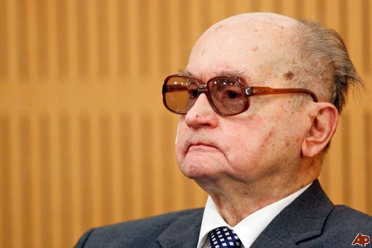 Gen. Wojciech Jaruzelski ? symbol trudnej polskiej historii