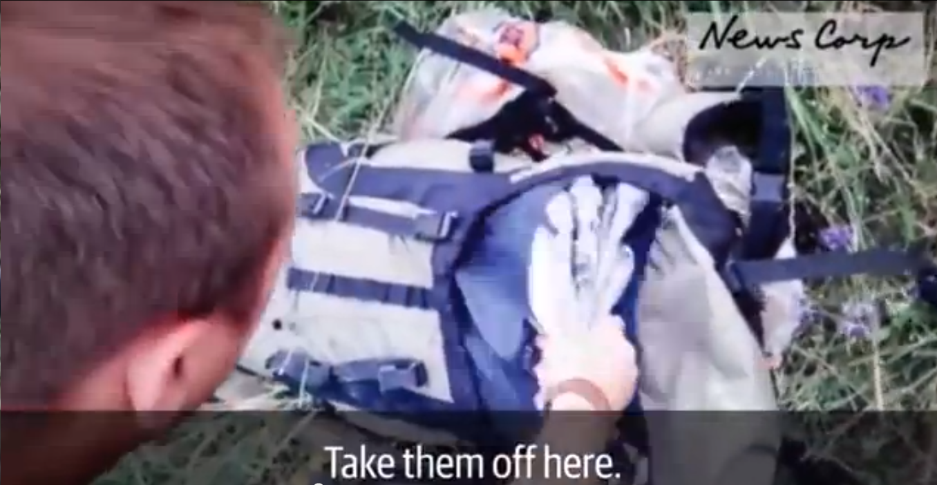 Separatyści na Ukrainie grzebią w bagażach ofiar katastrofy lotniczej (video)