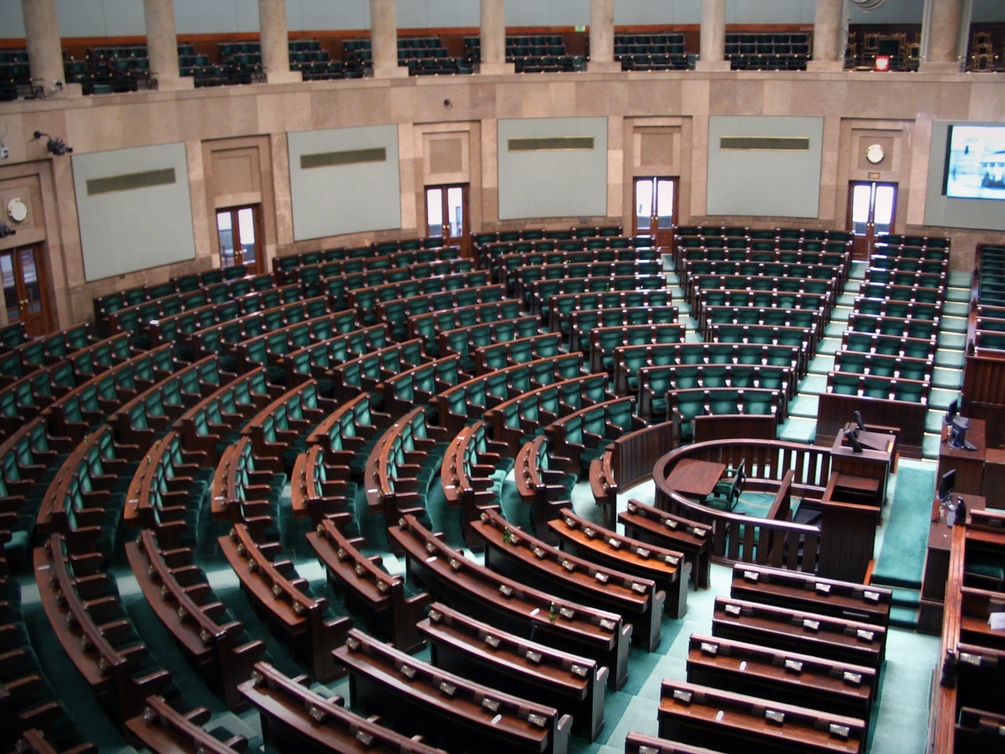 Posłowie żądają dożywotnich pensji