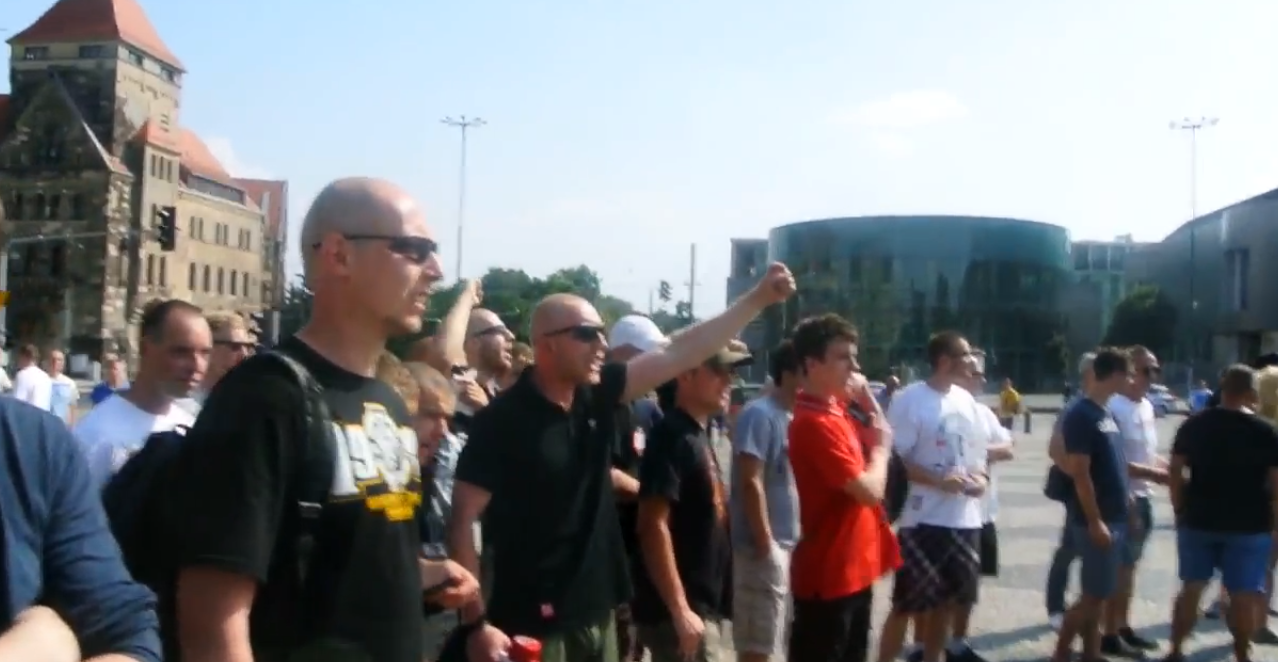 Poznań: 2 manifestacje obok siebie, za i przeciw imigracji (video)