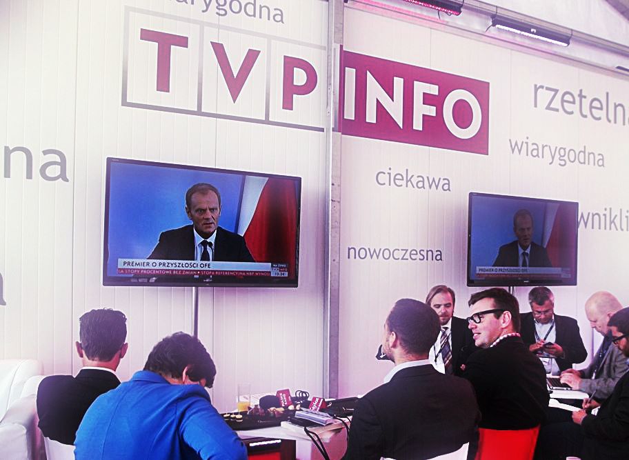 Największa tajemnica TVP ujawniona! Wiemy jak powstają propagandowe paski