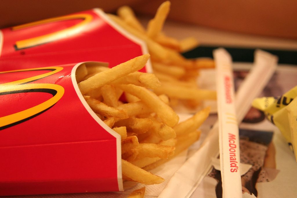Pracownicy ujawniają. Tej kanapki NIGDY nie zamawiaj w McDonald's