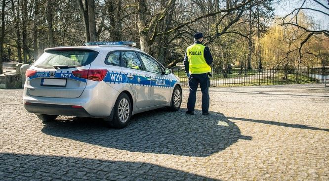 Od dzisiaj każdy może dostać mandat 500 zł. Do akcji wkracza policja, będą sprawdzać
