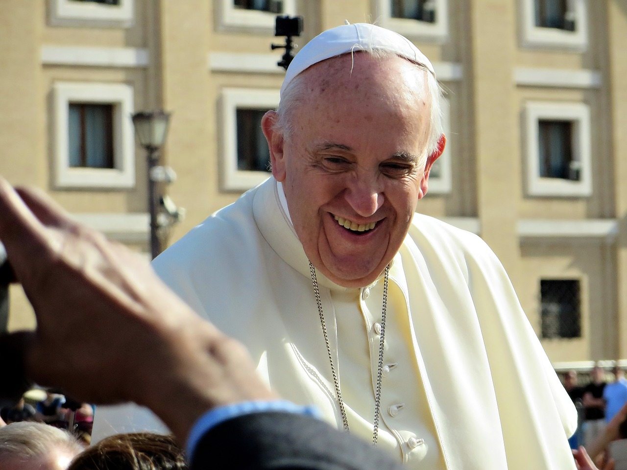 Katolicy są wściekli! Franciszek właśnie OFICJALNIE pozwolił na...