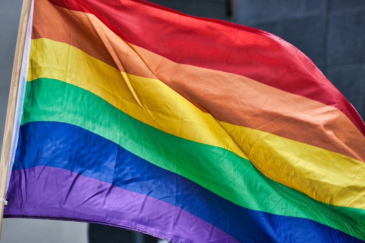 Niemcy wprowadzają zakaz "leczenia" homoseksualizmu. Powinniśmy zabronić "terapii konwersyjnych"?