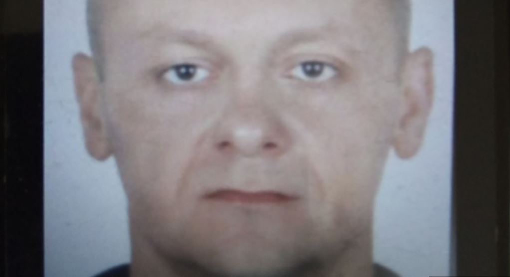 Policja udostępnia dane podejrzanego o zabicie dwóch osób. Trwają pilne poszukiwania, potrzebna jest pomoc