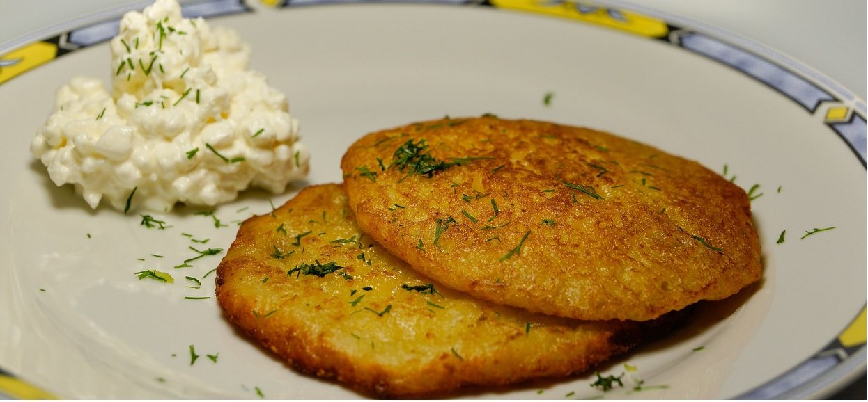 Przepis na idealne placki ziemniaczane. Kluczowy jest 1 krok, będą chrupkie i pyszne