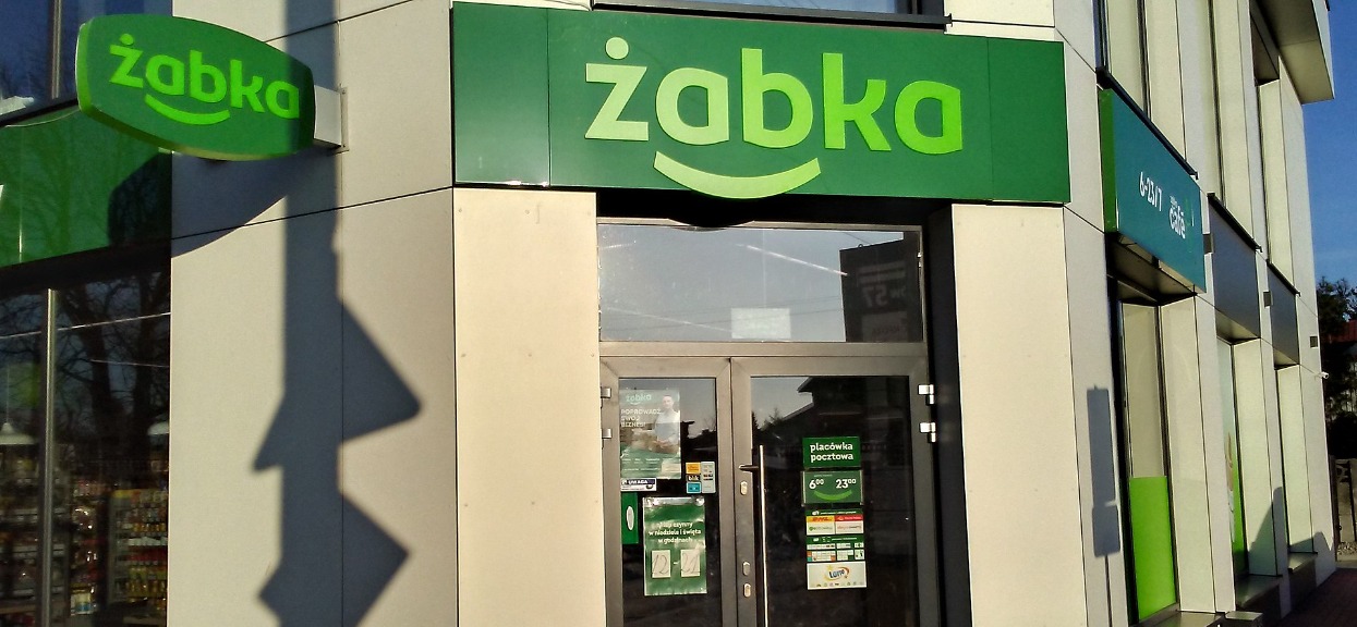 Żabka wprowadza wielorazowe maseczki do sprzedaży. Wiadomo ile będą kosztować