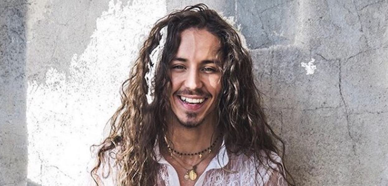 Michał Szpak jakiego jeszcze nikt nie widział. Nagranie z domu piosenkarza robi furorę