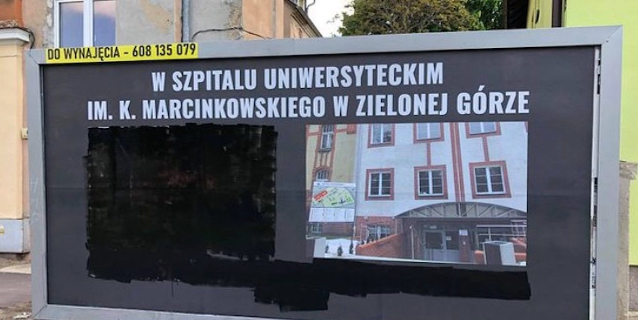 Lekarz nie wytrzymał, musiał zamazać zdjęcie na billboardzie przed szpitalem. Uważa, że "zdjęcia mogą śnić się dzieciom po nocach"