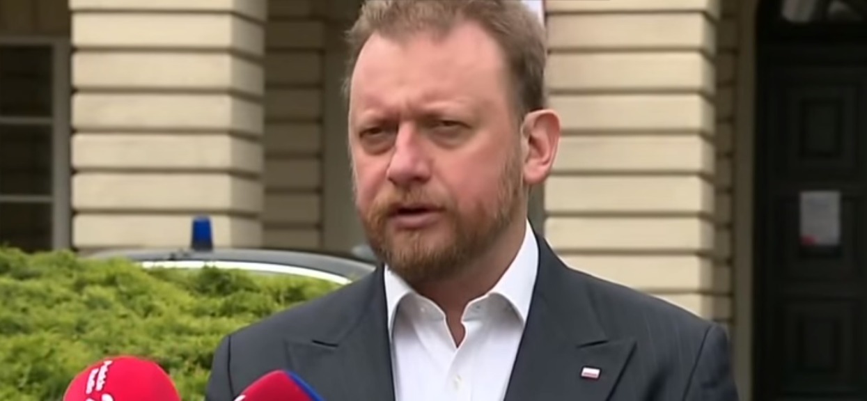 Wszystko za sprawą Łukasza Szumowskiego. Wstrzymano dostawy maseczek z jednego źródła