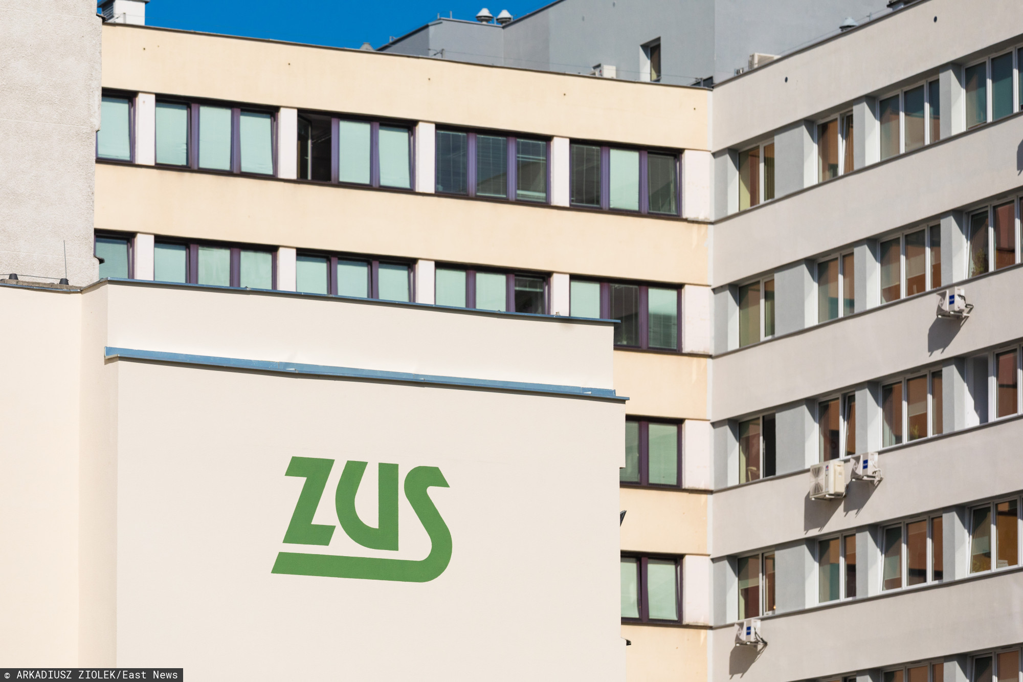 Rz: Podwyżki nawet o 500 złotych dla ok. 30 tysięcy pracowników ZUS