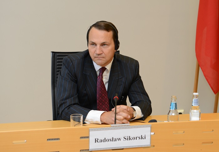 Wielkie odprawy dla Sikorskiego i innych polityków