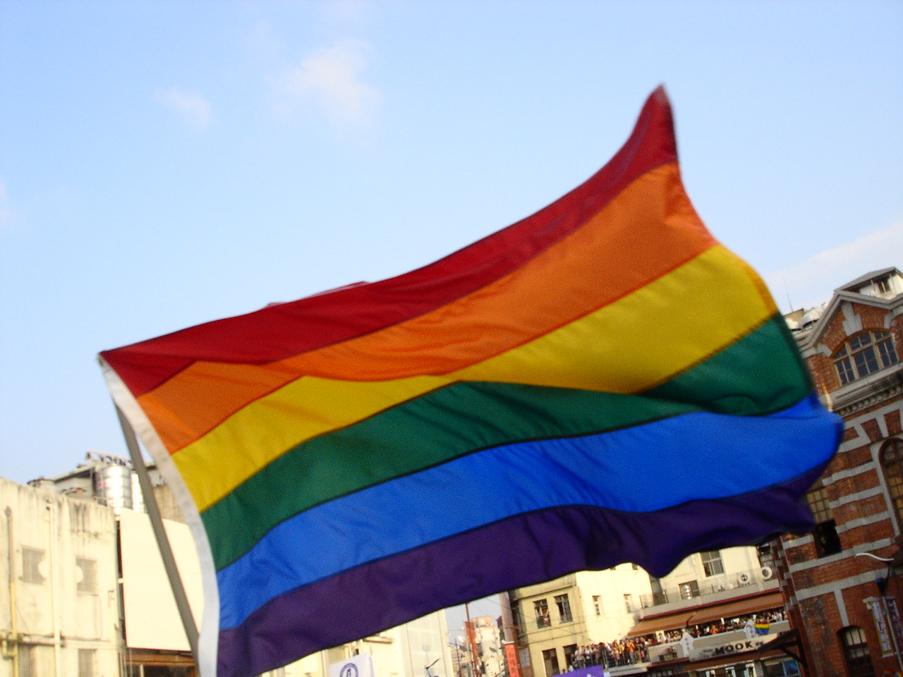 3 lata za obrazę geja, 5 za groźby. PO przyspiesza prace nad projektem